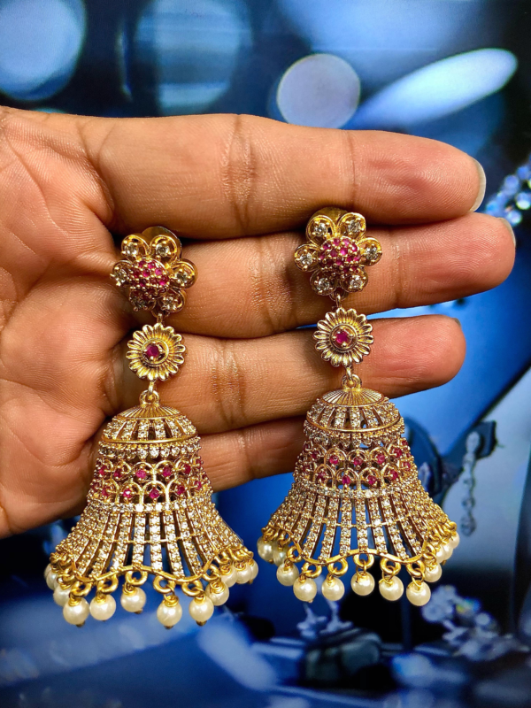 Naika AD Flower Jumka